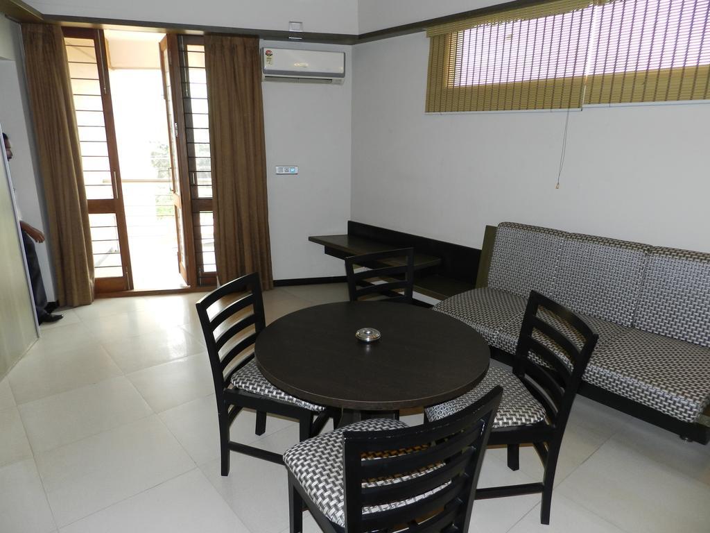 Hotel Rock Regency Toranagallu Zimmer foto